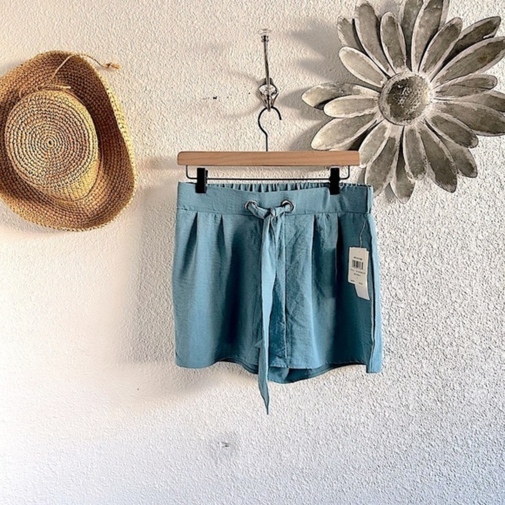 Nwt Retrology comfy pull on sea foam blue shorts